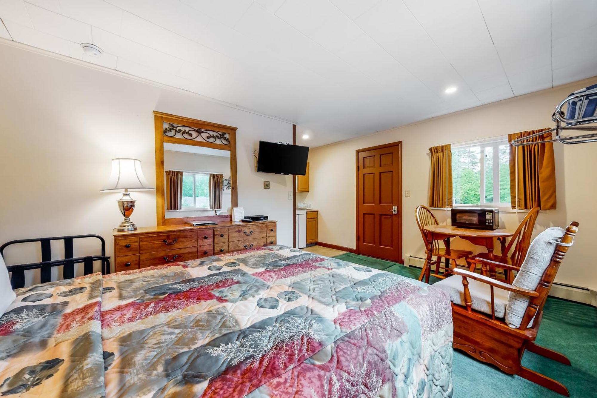 Riverbank Motel And Cabins Managed By Vacasa Lincoln Room photo