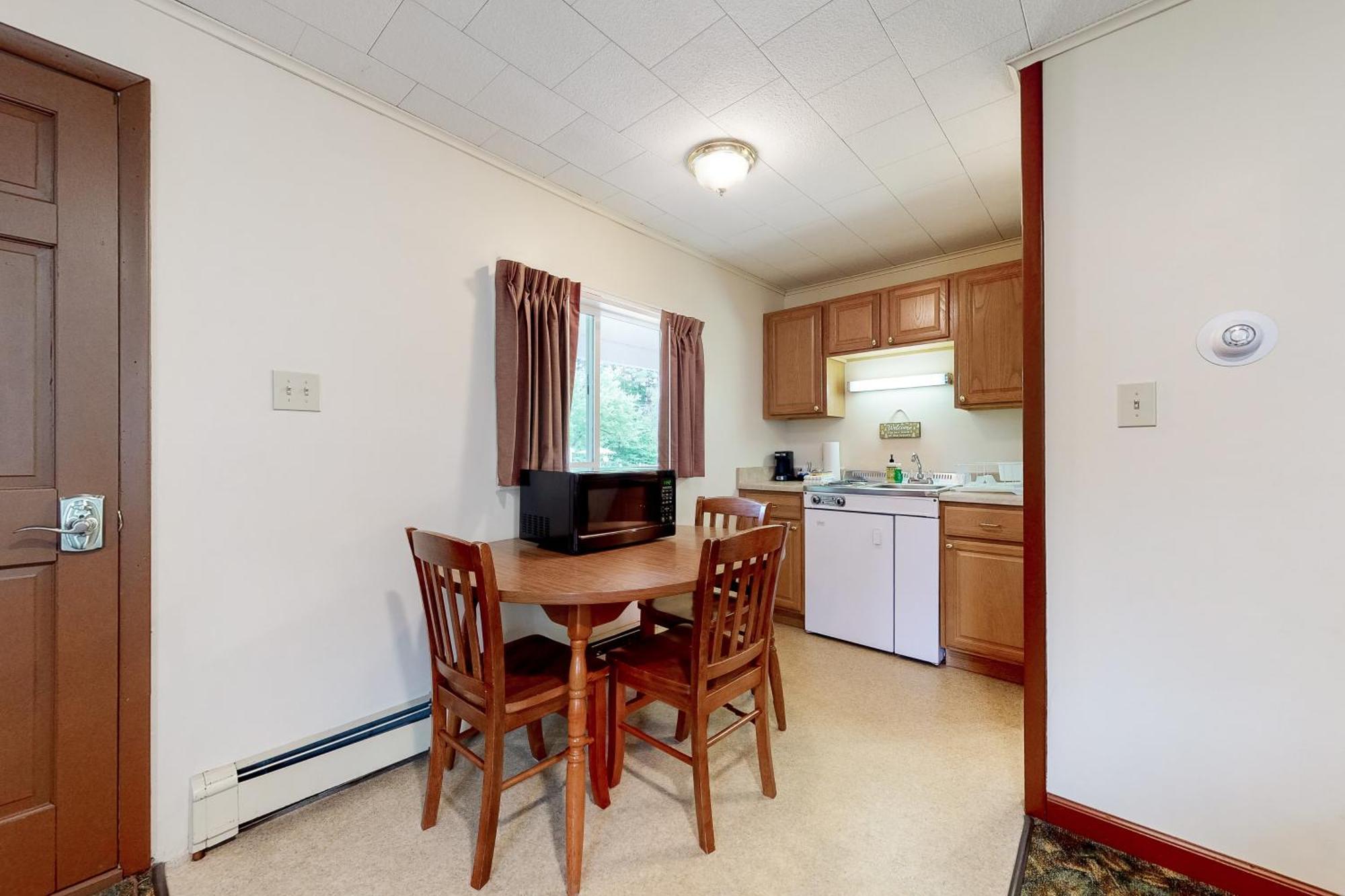 Riverbank Motel And Cabins Managed By Vacasa Lincoln Room photo