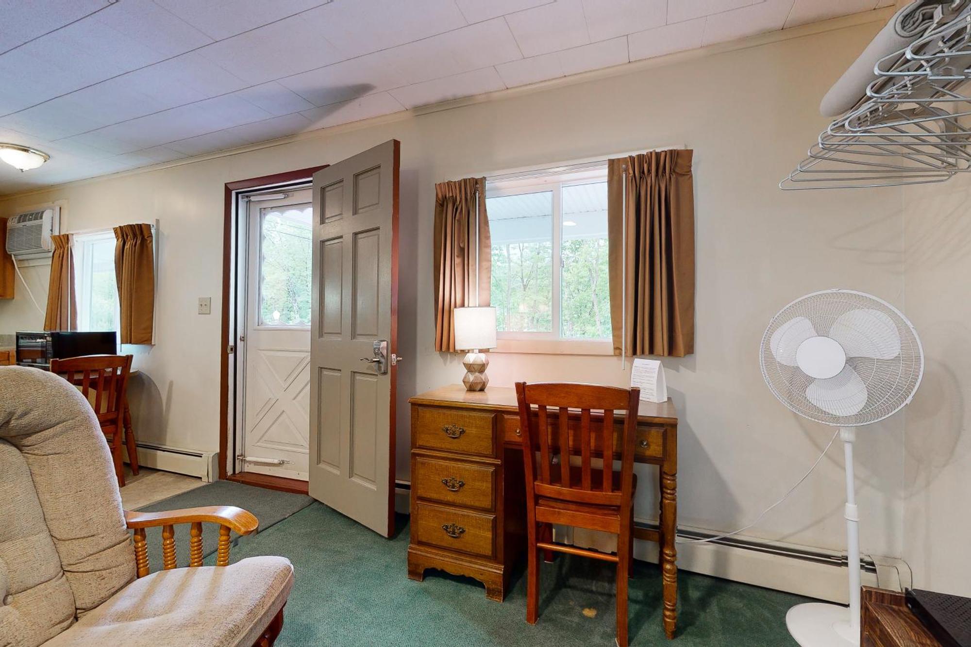 Riverbank Motel And Cabins Managed By Vacasa Lincoln Room photo