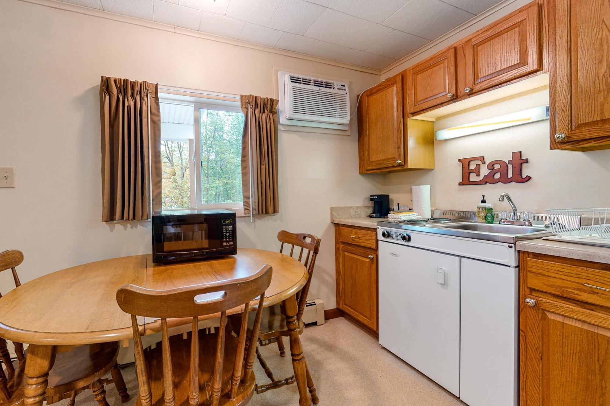 Riverbank Motel And Cabins Managed By Vacasa Lincoln Room photo