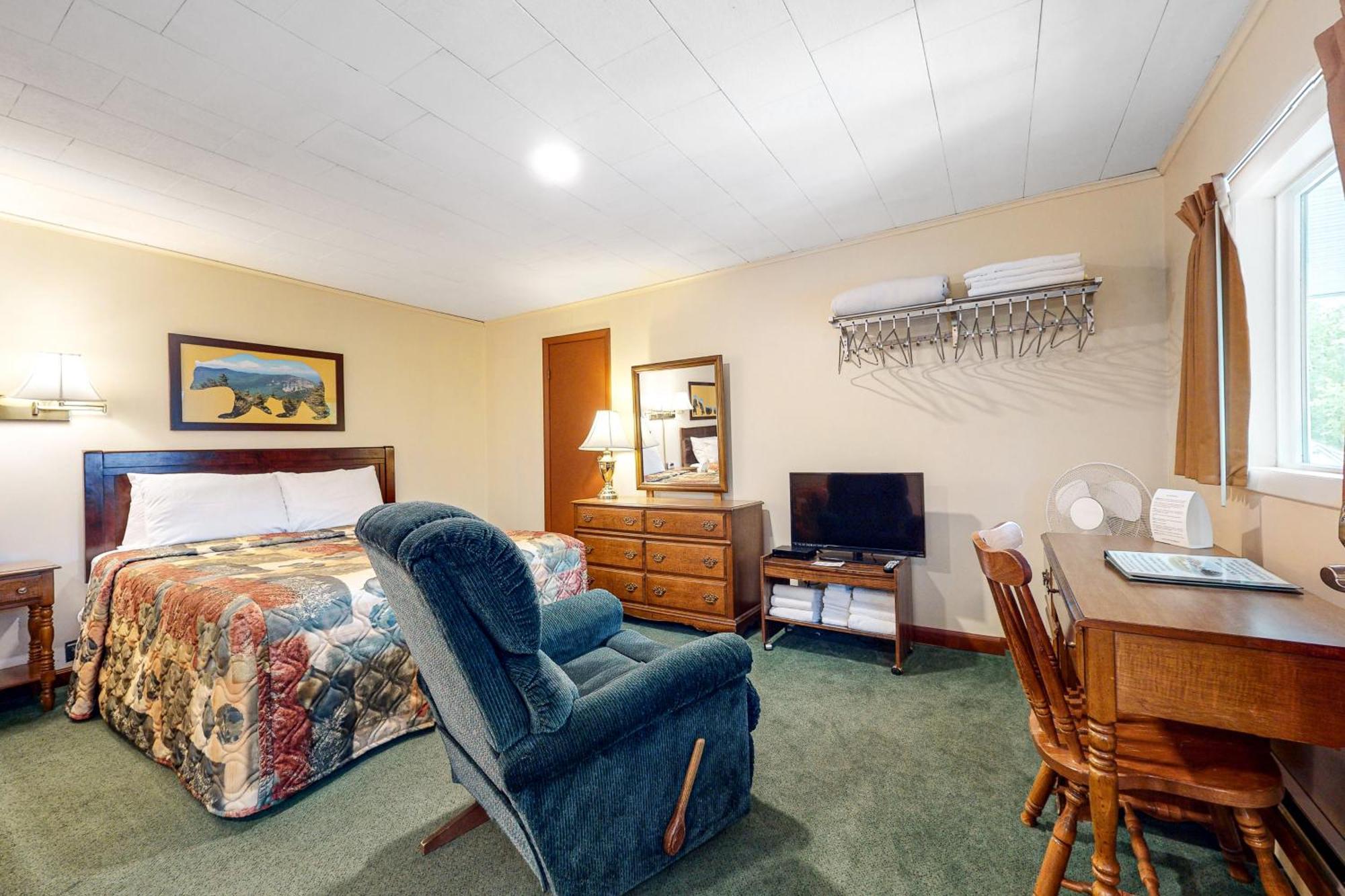 Riverbank Motel And Cabins Managed By Vacasa Lincoln Room photo
